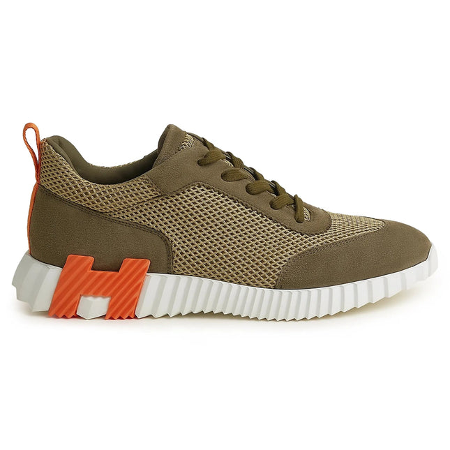 Bouncing Sneaker