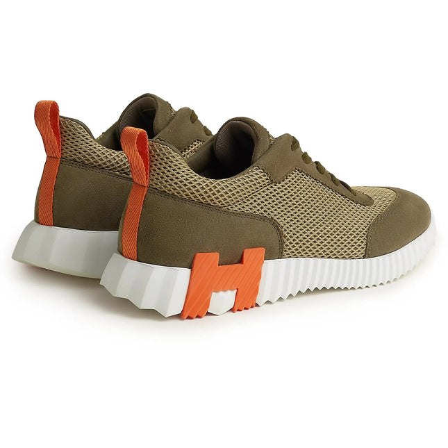 Bouncing Sneaker