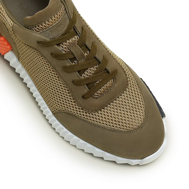 Bouncing Sneaker