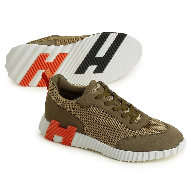 Bouncing Sneaker