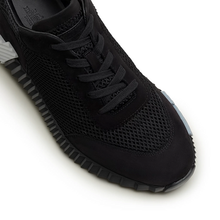 Bouncing Sneaker
